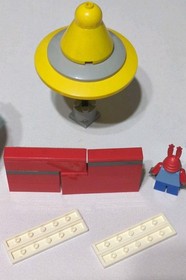 Lego 4982 SpongeBob SquarePants Mrs Puff's Boating School Parts & Mini Figures 