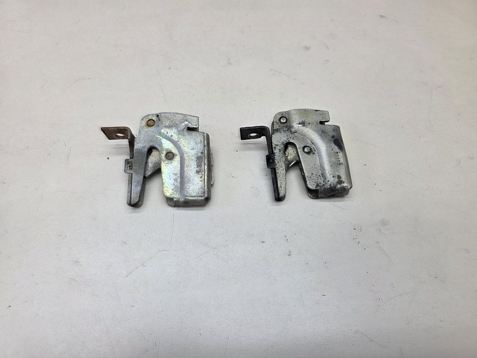 88-96 Jeep Cherokee XJ & 88-92 Comanche MJ Hood Latches Pair Left Right Set of 2