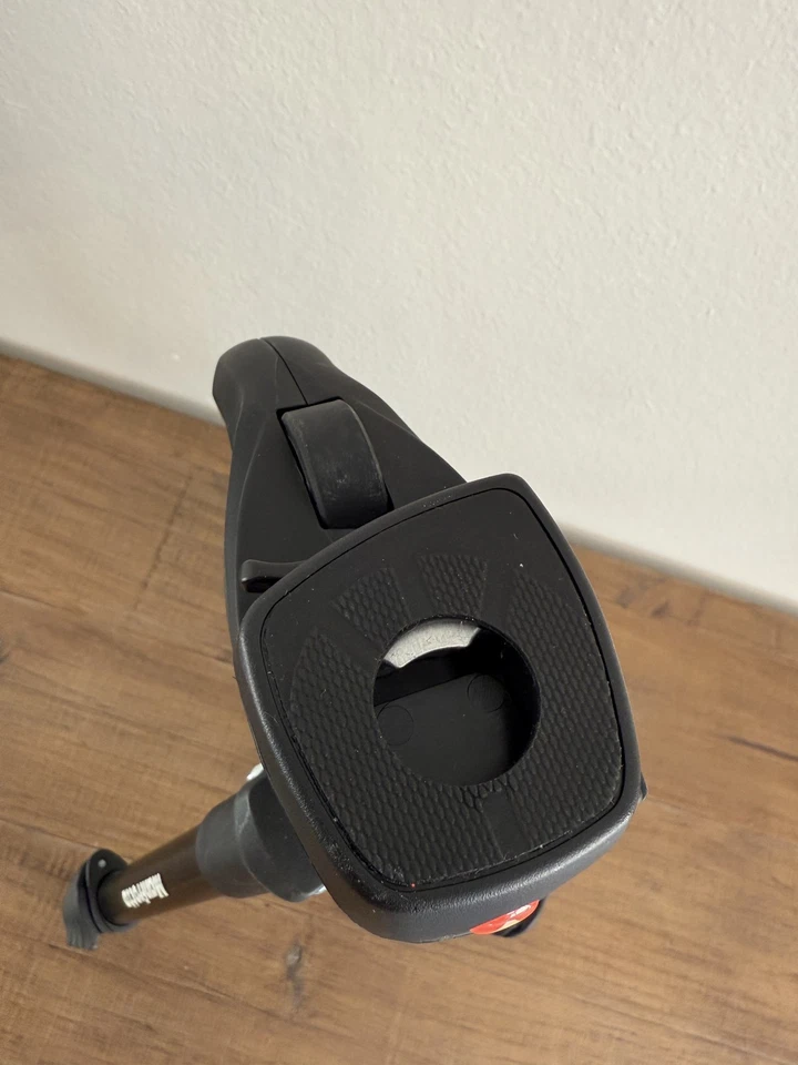 Manfrotto Tripod Pan Tilt Head Adjustable 55in Tall with Carry Bag Included - Image 4 of 4