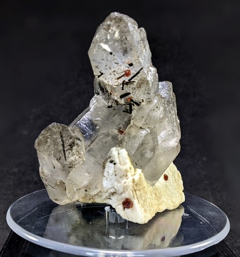 Granates Spessartine que crecen en cuarzo, feldespato con espécimen asociado de Schorl - Imagen 6 de 18