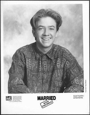 Żonaty z dziećmi David Faustino jako Bud Bundy Oryginalne zdjęcie  promocyjne z lat 90. | eBay