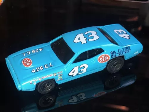 CUSTOM Hot Wheels 1972 Richard Petty Plymouth Road Runner 1st Race with STP Spon