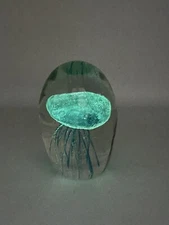 DYNASTY GALLERY Heirloom JELLYFISH ART GLASS Glow in the Dark PAPERWEIGHT Figure
