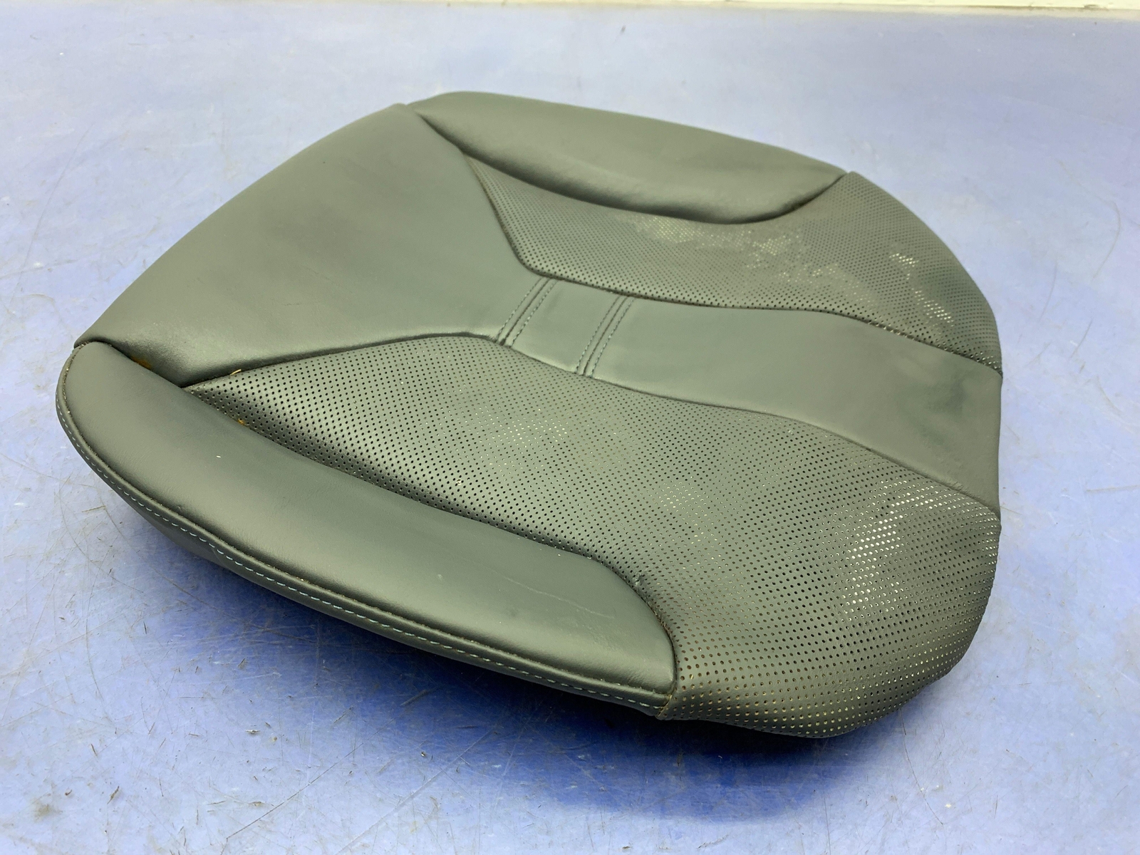 2014 - 2020 BMW I8 OEM RIGHT REAR LOWER SEAT CUSHION | AMIDO LEATHER 10587515