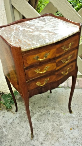 French nightstand inlayed Serpentine Rosewood .Marble Top, With Bronze Mounts. - Picture 7 of 11