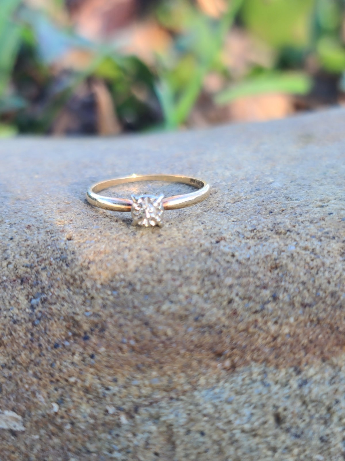 10k Solid Yellow Gold Diamond Solitaire Ring 7.5s… - image 3
