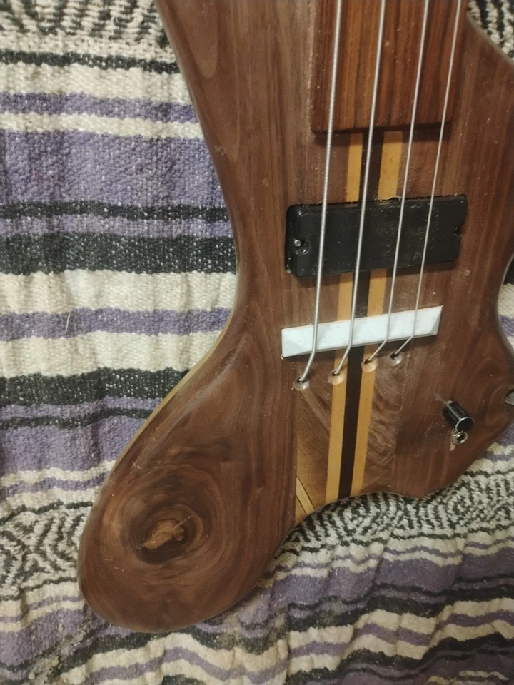 Bajo derecho sin trastes 4 cuerdas bailarina de nogal Wishbass escala 34" barra de jabón Foto 3 de 4