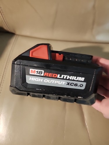 Milwaukee M18 REDLITHIUM HIGH OUTPUT XC 6.0 Battery Pack - 48-11-1865 - Picture 4 of 6