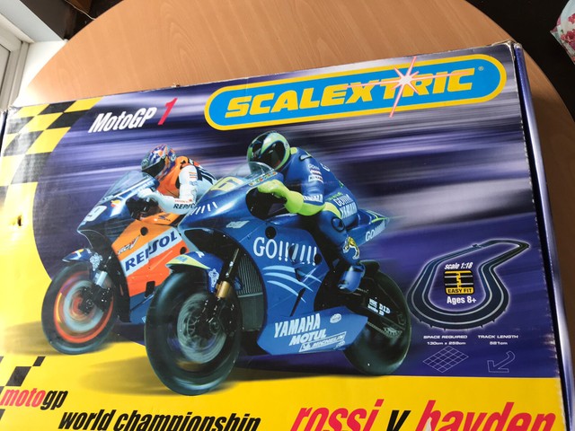 scalextric moto gp motorbikes circuit 1 set