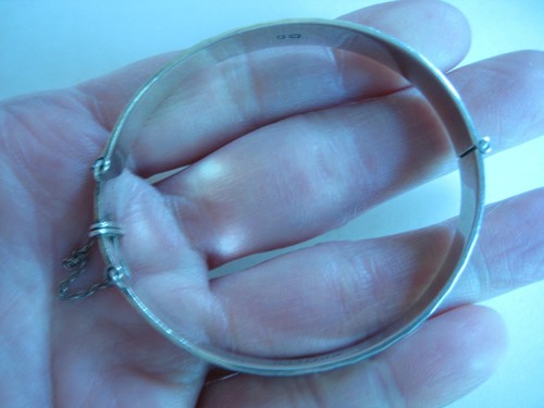 Vintage Sterling Silver Hinged Bangle Bracelet Diamond Cut English Hallmarks - 第 5/7 張圖片