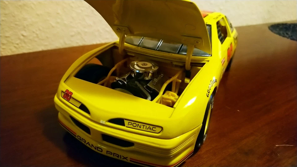 Nascar 1:18 Pontiac Grand Prix Modell Michael Waltrip Pennzoil #30 Metall  - Bild 3 von 4