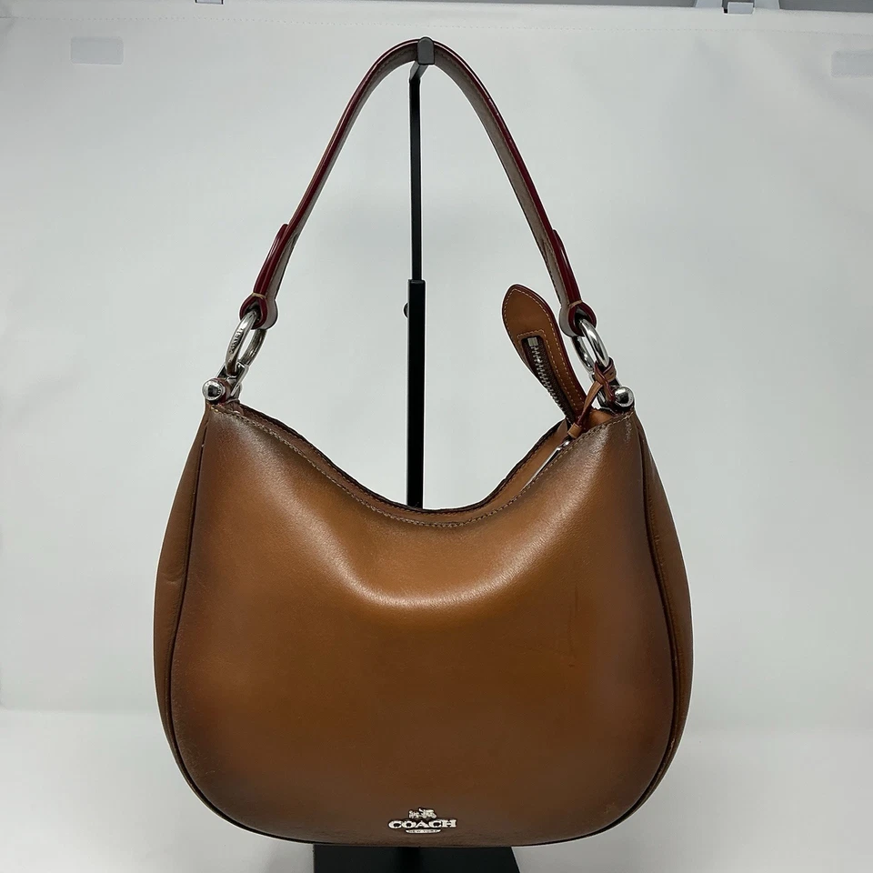 Bolsa de ombro Coach Nomad marrom polida couro curtido com luva bolsa crescente certificado de autenticidade - Imagem 2 de 4