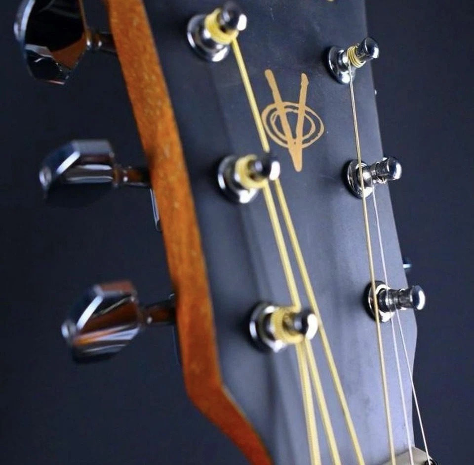 Guitarra acústica Ibanez con estuche Foto 2 de 4