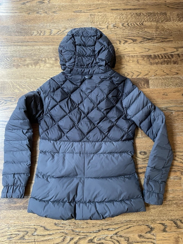 Chaqueta con capucha acolchada negra plumón de ganso LULULEMON para mujer talla 4 Foto 4 de 4