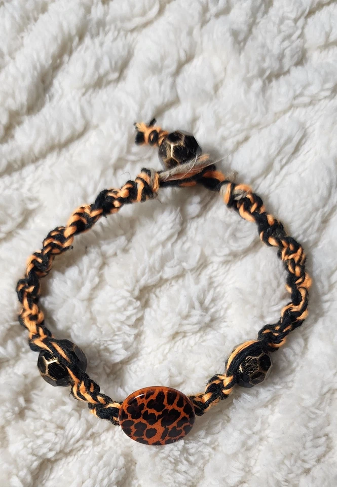  Pulsera Boho Hecha a Mano Naranja Y Negro Halloween Vibraciones Cáñamo Accesorio  Foto 3 de 4