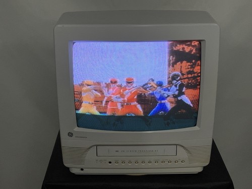 GE Spacemaker 13TVR70 13" CRT TV/VCR Combo Retro Gaming White Swivel Base - Picture 19 of 19