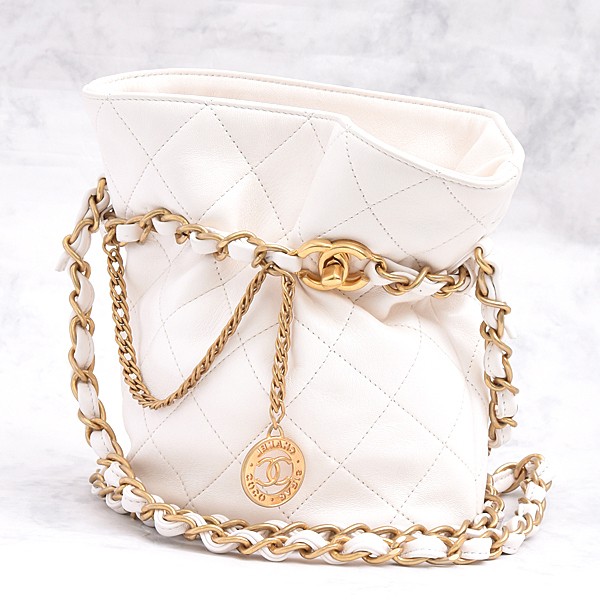 CHANEL Used White Lambskin Matelass Drawstring Chain Shoulder Bag