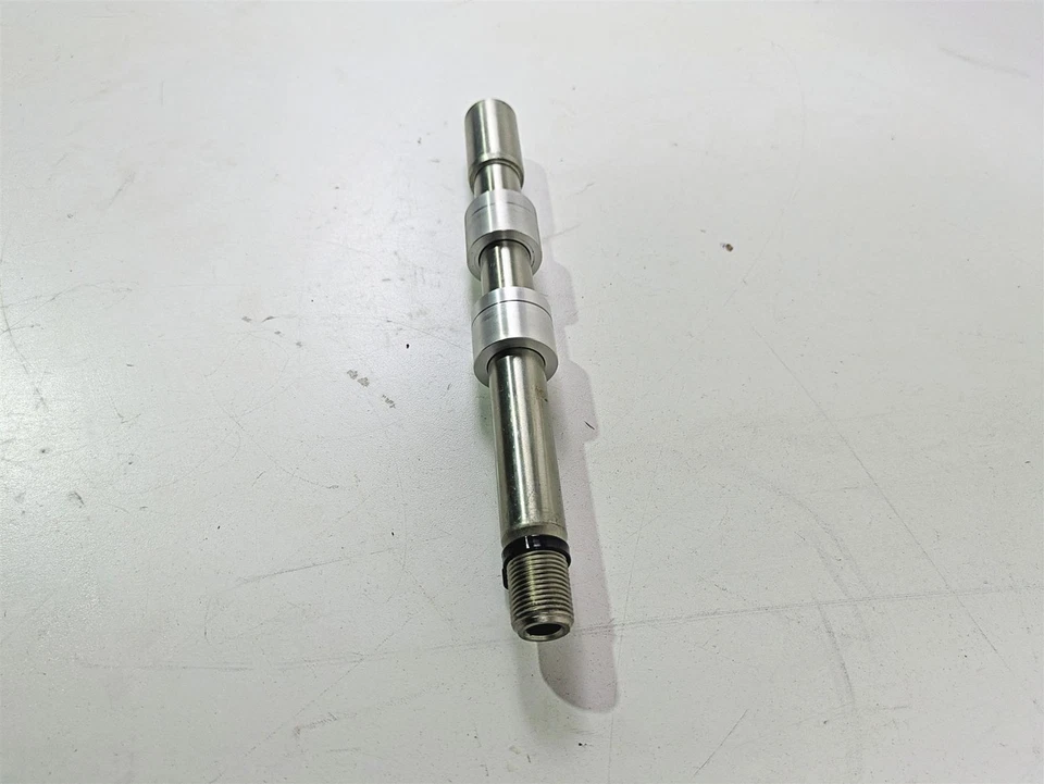 Eje delantero Triumph Street Triple 765 R 2024 eje rueda husillo T2000650 Foto 3 de 4