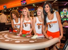 HOOTERS LAS VEGAS MEDIUM AUTHENTIC  SEXY UNIFORM VEST TOP & SHORTS NEW 