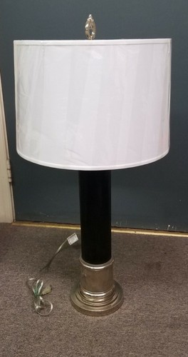 Lámpara de mesa Fredrick Cooper columna cuero color negro - Imagen 1 de 10