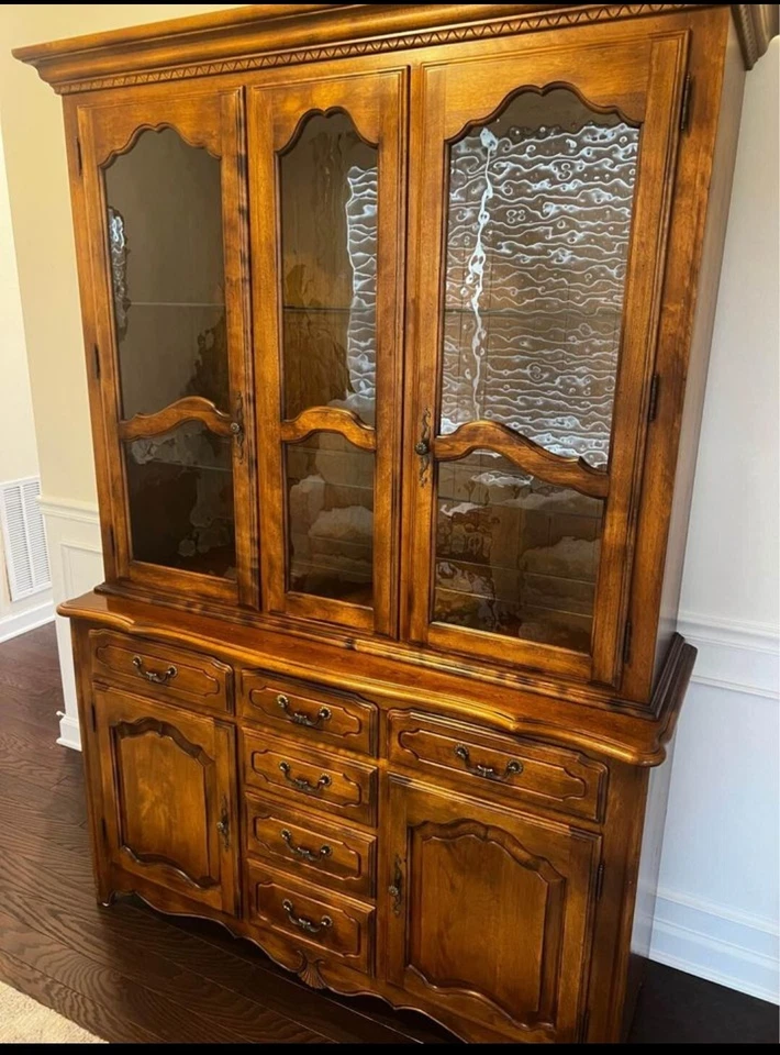 Ethan Allen 法国乡村中国内阁 Hutch Breakfront 仿古玻璃 — 第 4/4 张图片