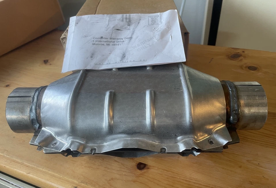 Convertidor Catalítico-EPA Walker 93238 Universal Ford, Chevy, Isuzu, Dodge, Ram Foto 2 de 4