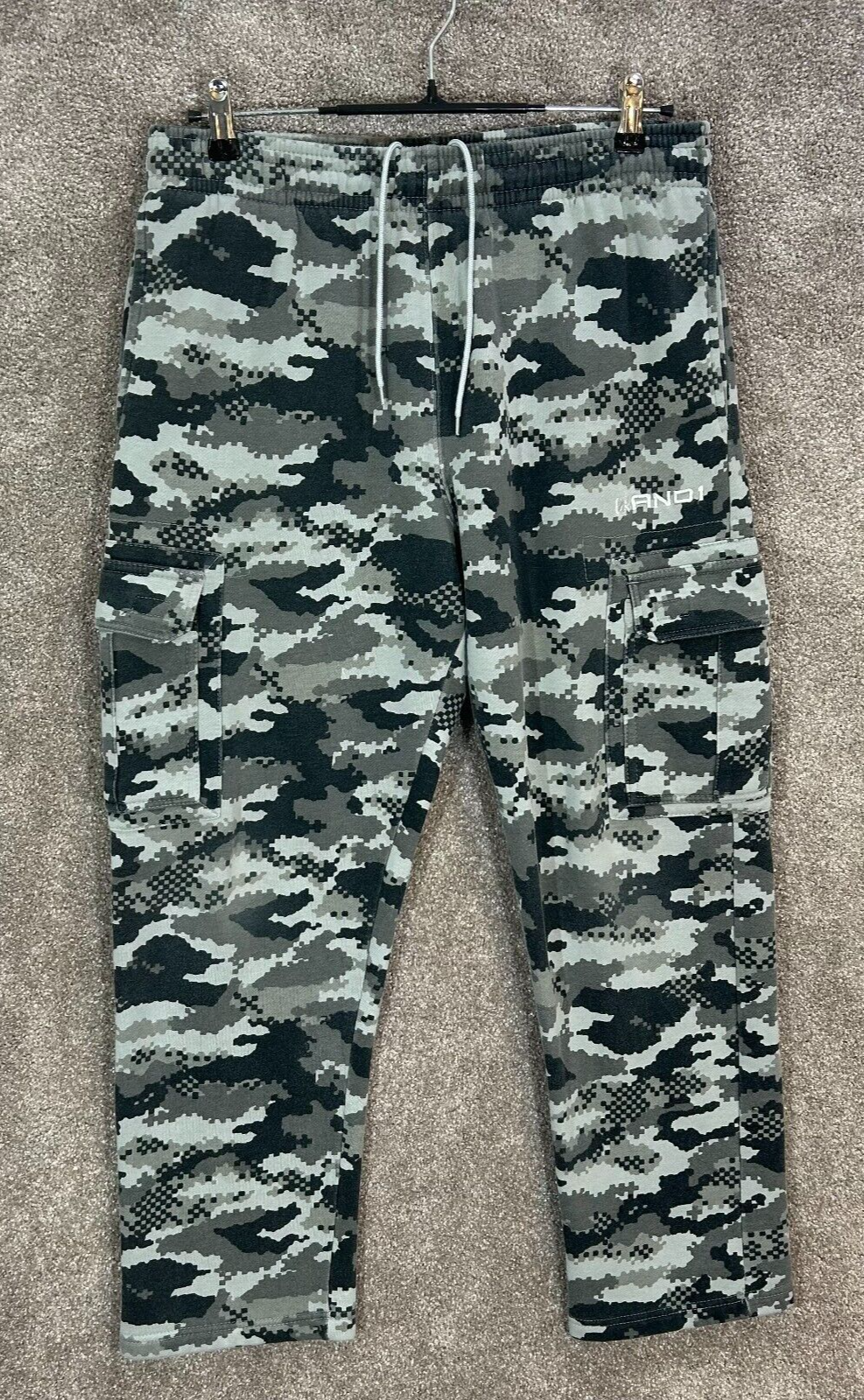 And1 Sweatpants Mens Medium Gray Camo Cargo Actual 32X29 Elastic Waist Y2K-image