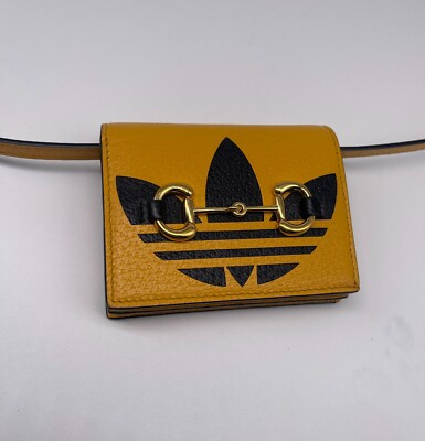 小物 Gucci card case 双色磁扣卡片夹in 灰色和黑色GG Supreme帆布| GUCCI® DE