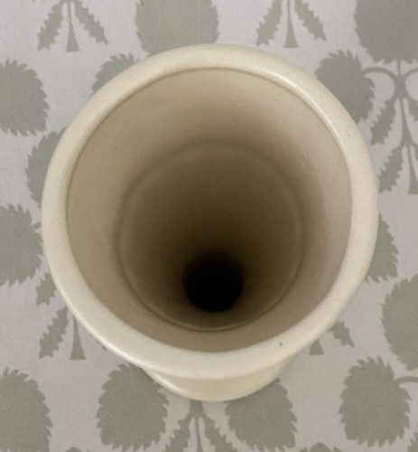 Vintage Haeger Stoneware Pottery Footed Trumpet Vase Cream White Ceramic #3967 - Picture 5 of 9