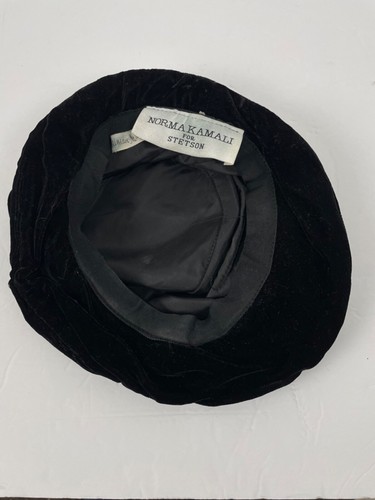 cappello a secchiello vintage anni 80 Norma Kamali per Stetson velluto nero Neiman Marcus - Foto 6 di 6