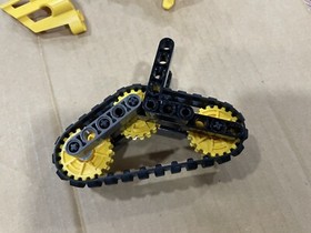 Lego Bionicle 8538  Battling Rahi - INCOMPLETE - Read