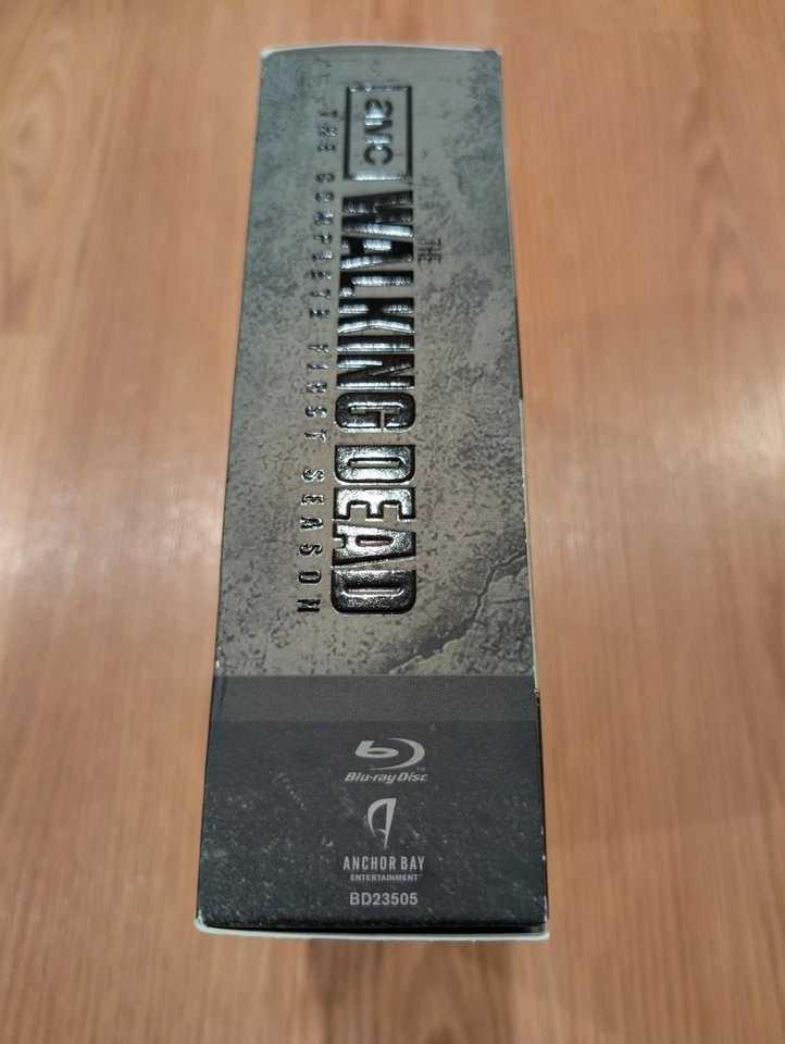 The Walking Dead Season 1 Blu Ray - Limited Edition Rare Box Set **Like New** - image 4 of 4