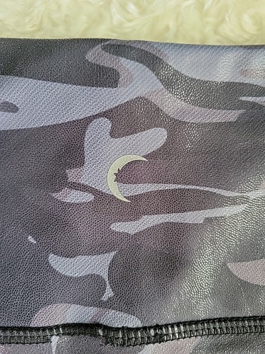 ZYIA ACTIVE Black Camo Metallic Pocket Light n Tight Hi-Rise Capri | Size 2 - Picture 13 of 18