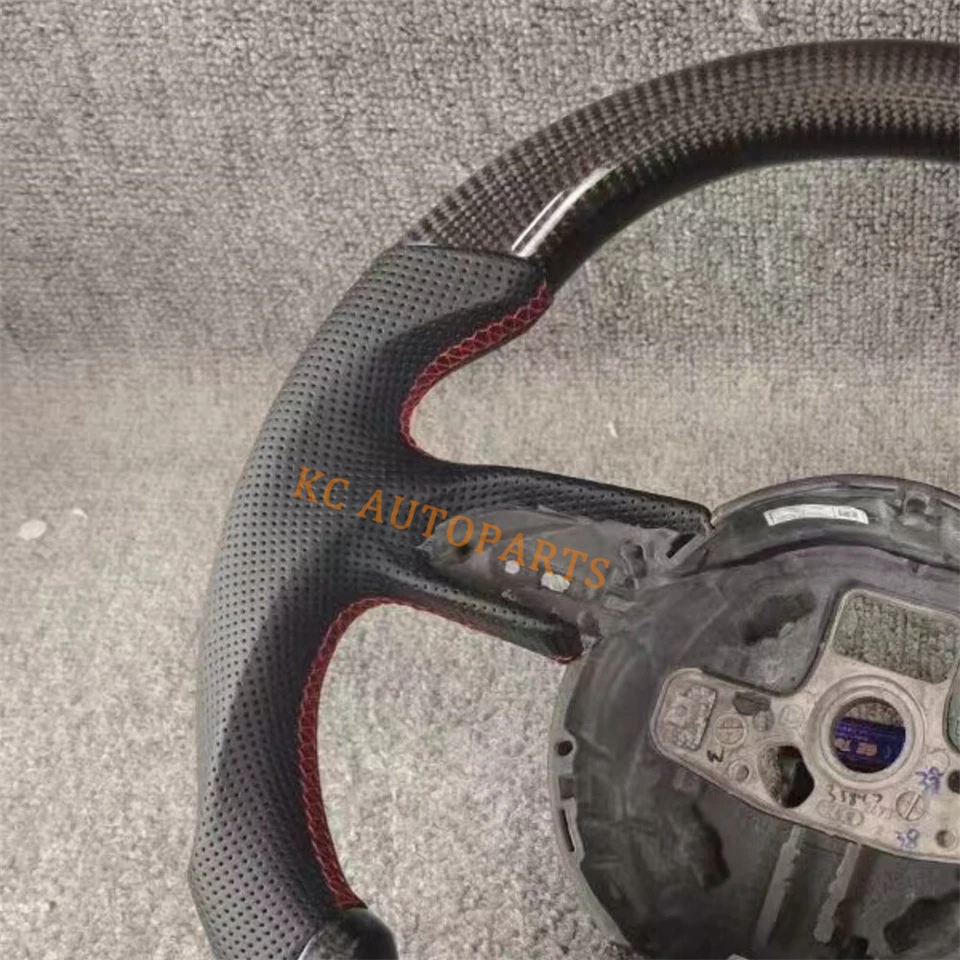 Volante personalizado de cuero perforado de fibra de carbono línea roja para Audi A4 RS6 Foto 3 de 4