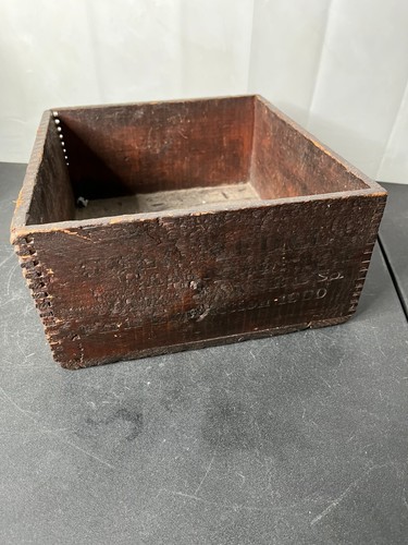Vintage Walter Baker Co. Premium Chocolate 1900 Paris Expo Gold Medal Wood Box