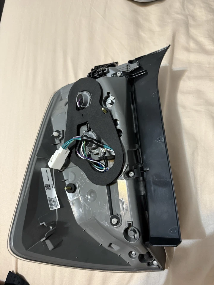 Luz trasera izquierda del lado del conductor para Toyota Prius 2012-2015 Foto 4 de 4