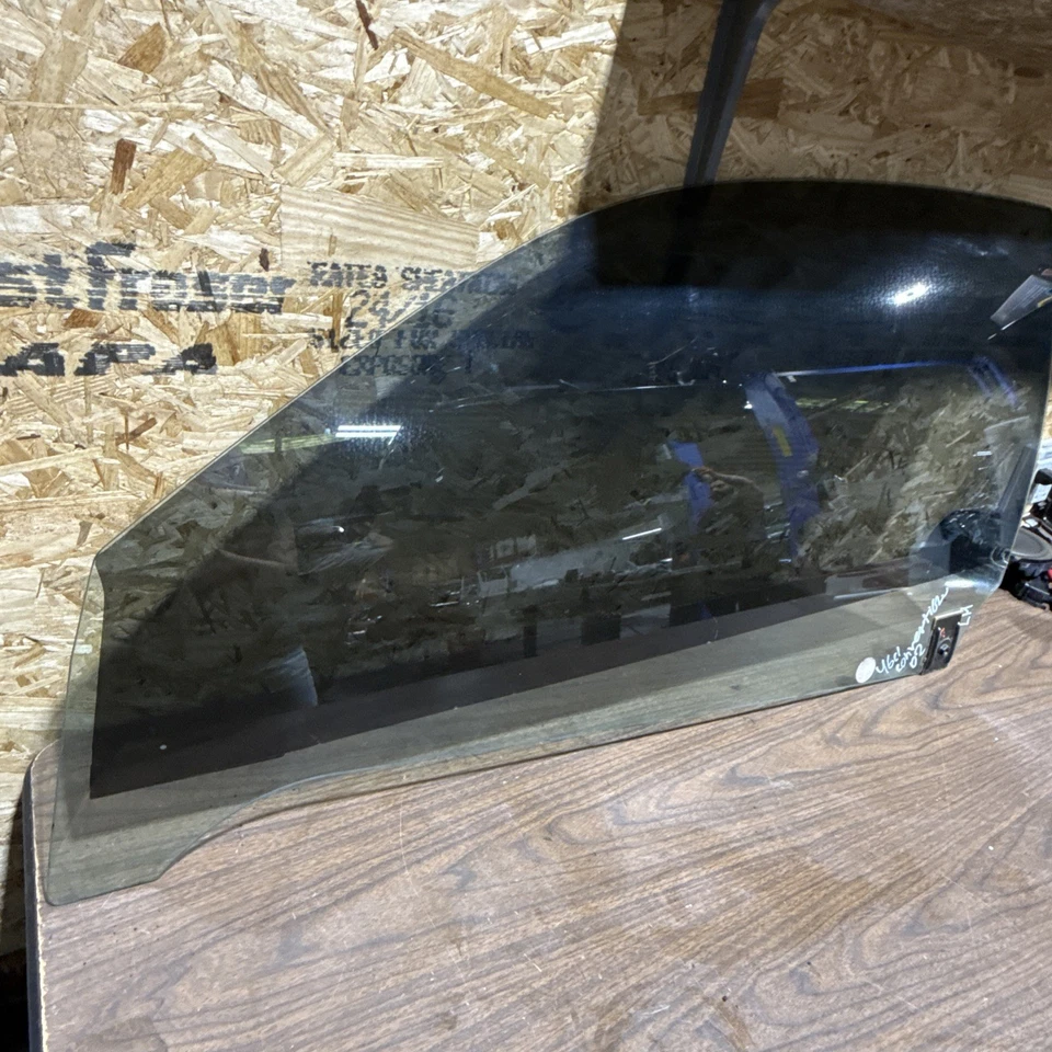 2001-2006 BMW E46 330Ci JANELA DE VIDRO CONVERSÍVEL PORTA ESQUERDA - Imagem 2 de 4