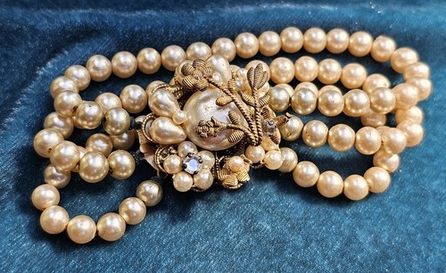 Vintage Miriam Haskell Style Unsigned Pearl Bracelet Decorative Design Clasp - Picture 2 of 14
