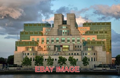 PHOTO  LONDON  SIS BUILDING OR MI6 BUILDING OR LEGOLAND OR BABYLON-ON-THAMES; HQ