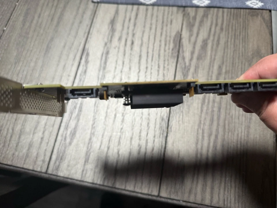 LSI 9212-4i 4-Port SAS RAID Controller - Image 2 of 4