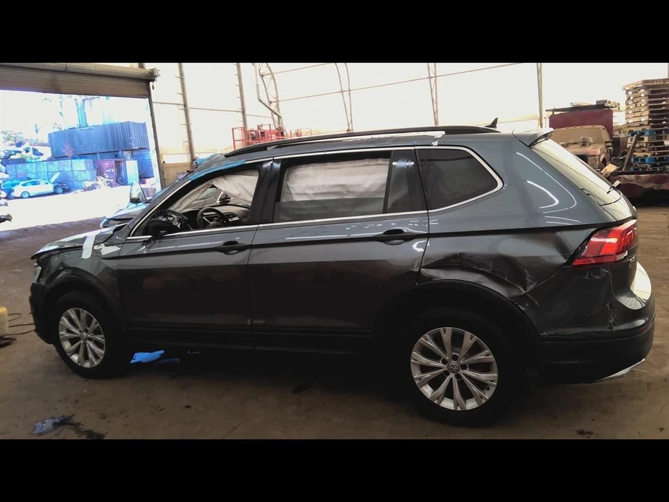 Chasis ECM Network Gateway montado en tablero se adapta a 19-24 TIGUAN 6825146 Foto 3 de 4