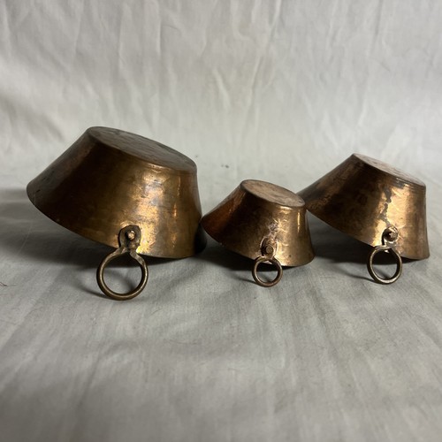 JUEGO DE 3 CAZOS VINTAGE MINIATURA COBRE LATÓN Talla Niño Con Pátina - Imagen 4 de 9