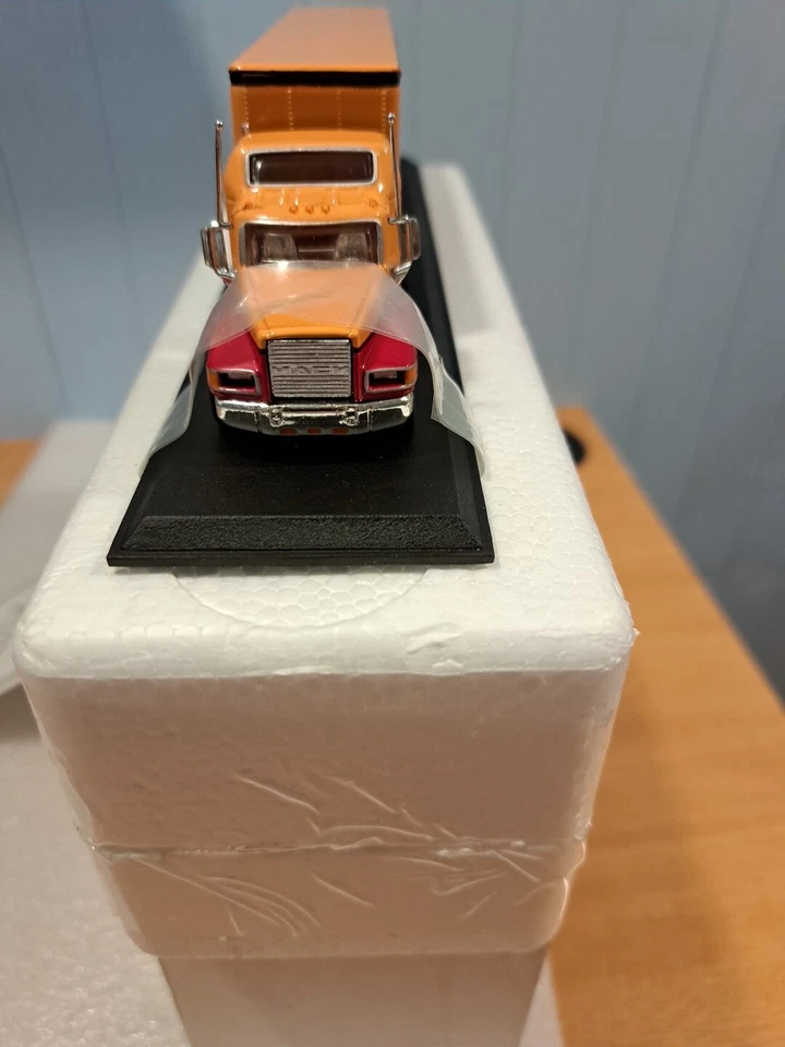 Mack CH600 "Honey Brown Lager " 1:100 Scale Matchbox Diecast Model - Image 4 of 4