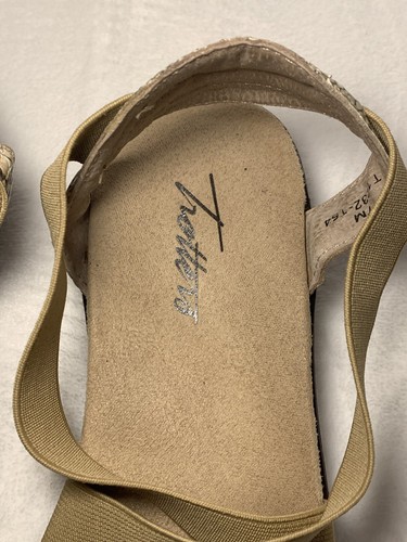 Trotters Women's slip on Elastic Strap Sandals Size 7 M comfortable - Picture 8 of 18