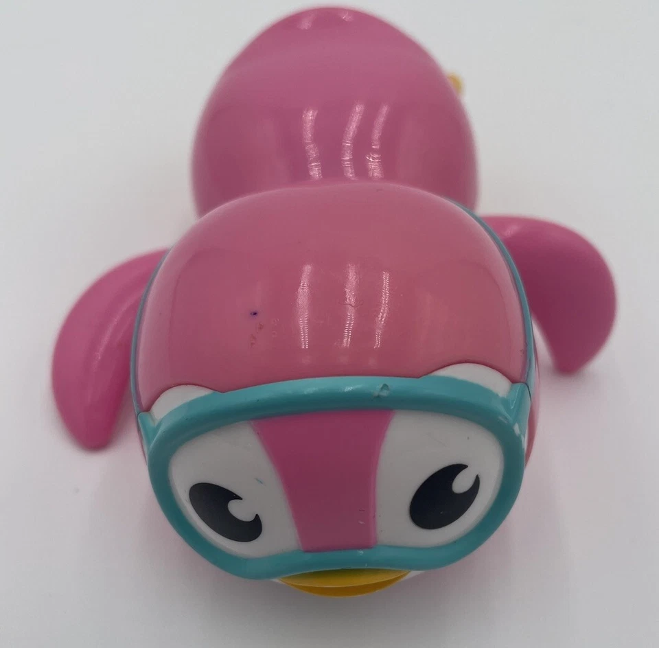 Munchkin Wind Up Swimming Penguin Toddler Bath Toy Pink - Image 4 of 4
