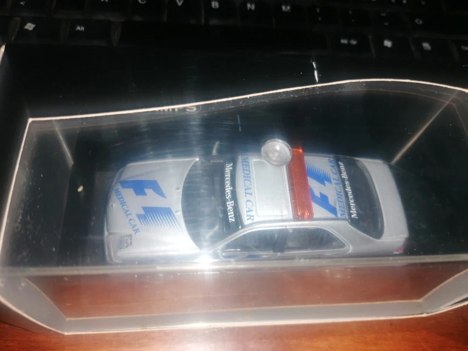 Minichamps 1/43 Mercedes AMG C36 Formula 1 Medical car 430 032166 - Immagine 3 di 4