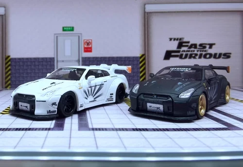 Modellino auto in plastica 1/87 Nissan GT-R R35 - Foto 2 di 29