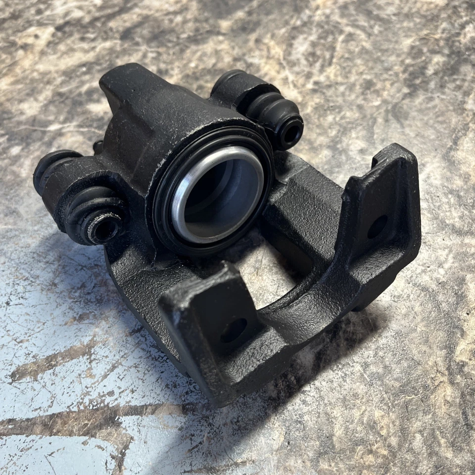 Pinza de freno trasera izquierda Omix-Ada 16757.01 para vehículos Jeep seleccionados 5093543AA Foto 2 de 4