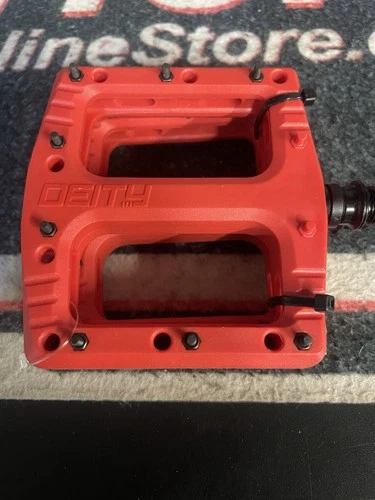 Deity Deftrap Pedal - Red - 9/16” Standard MTB/Road/Cruiser