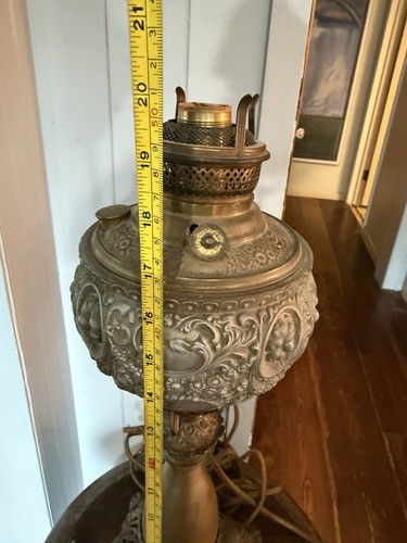 Antique Victorian. Ornate Banquet Lamp - Picture 10 of 10